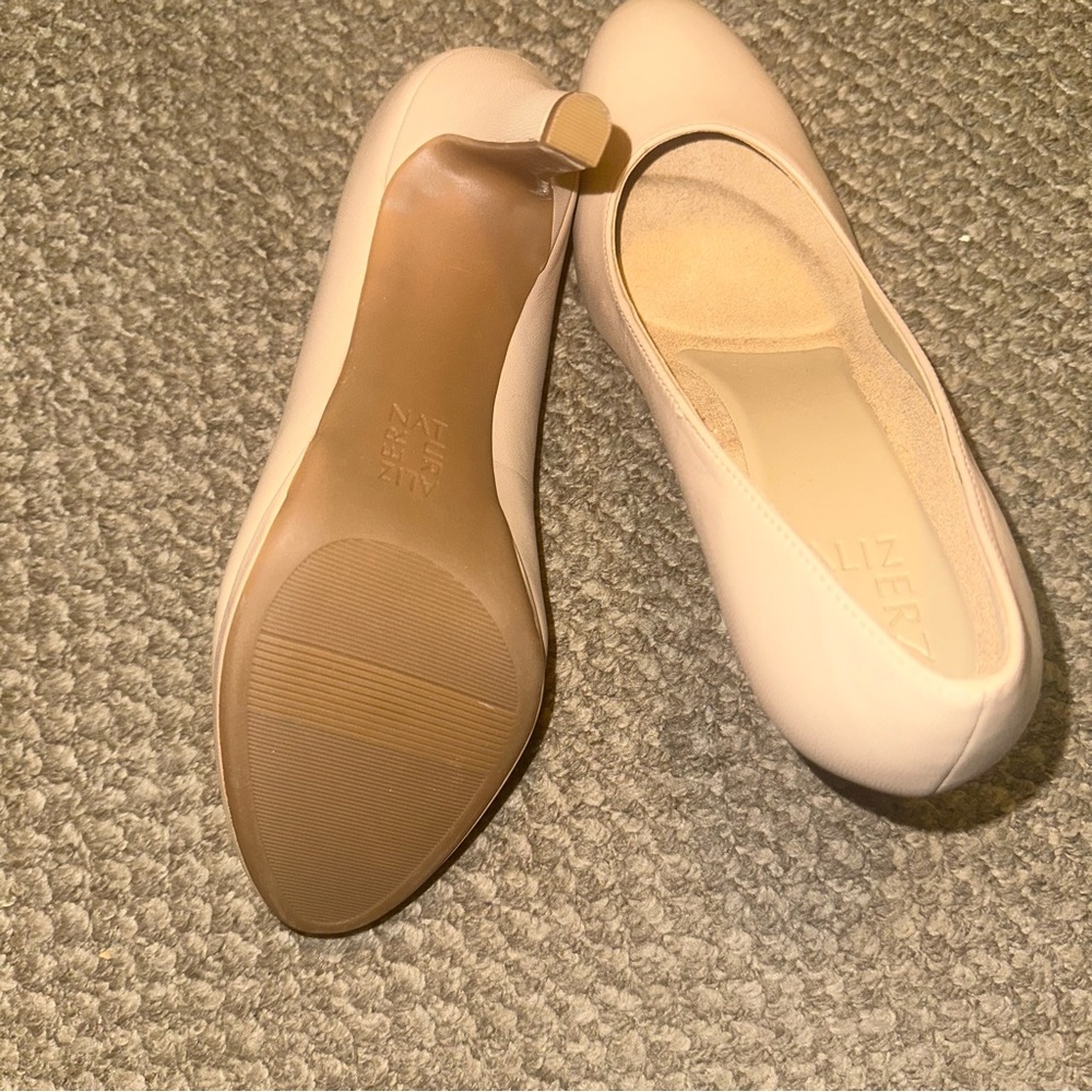 Naturalizer Cream Classic Heels - Picture 4 of 4